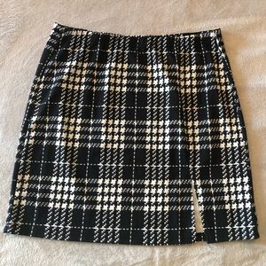 SHEIN Plus Womenโs B&W Skirt With Slit